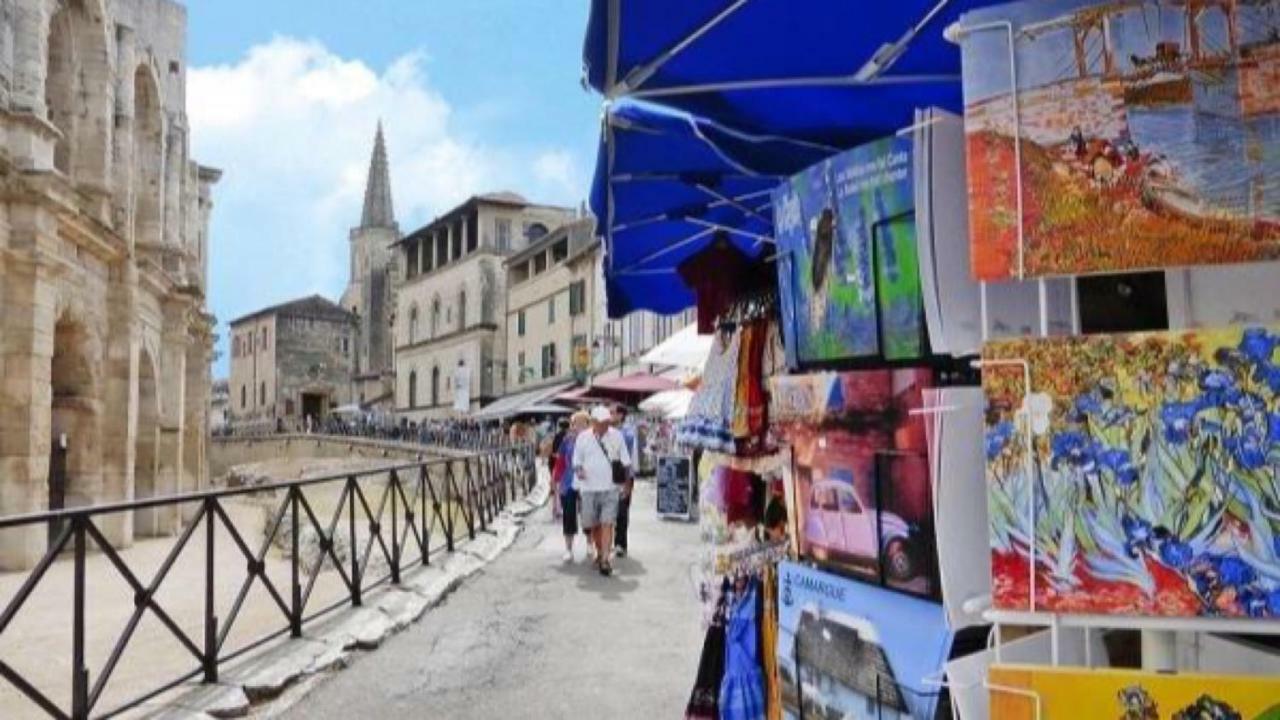 Avec Balcon Donnant Sur Les Arenes D'arles *